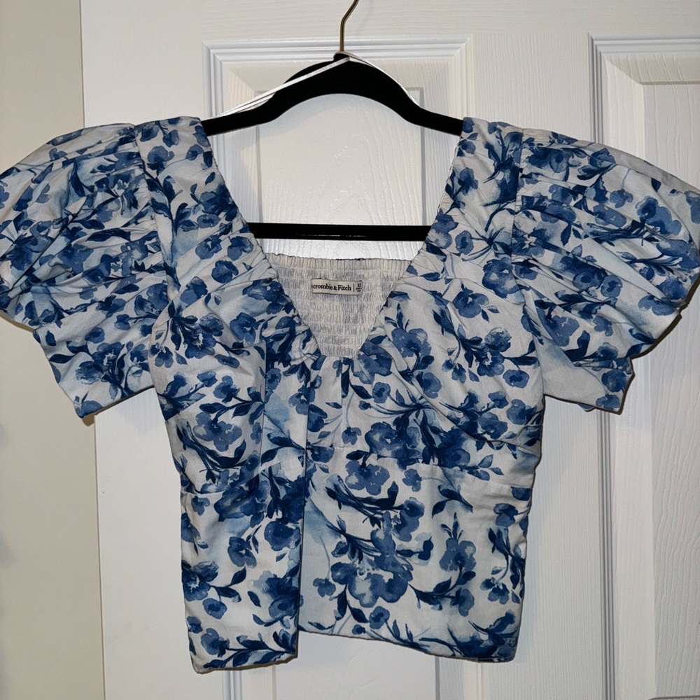 Abercrombie Blue Floral Puff Sleeve Top